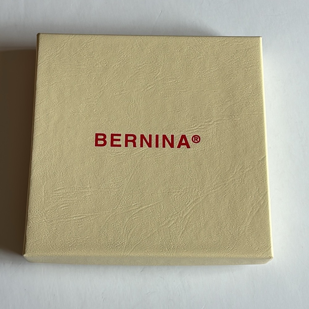 Bernina Holiday Ornament 2002 Sewing Machine Ornament Bernina Sewing Machine - Picture 12 of 14